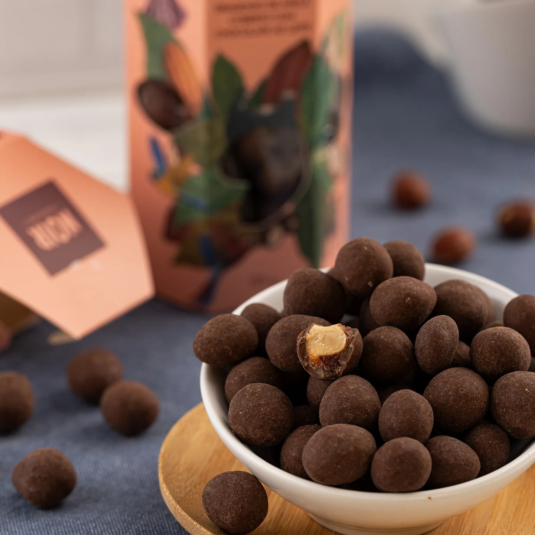 AVELÃ DRAGEADO NO CHOCOLATE 70% CACAU 100g
